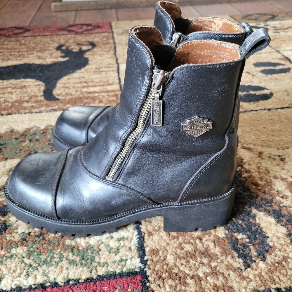 Woman's Harley Davidson boots with zipper